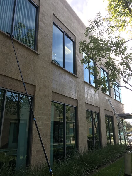 Commercial Window Cleaning Services in Santa Ana, CA (1)